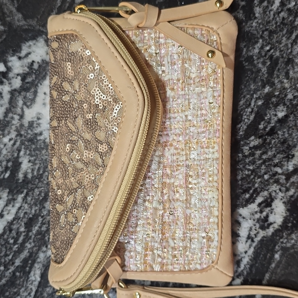 GORGEOUS Beige and Gold Sequin Wristlet